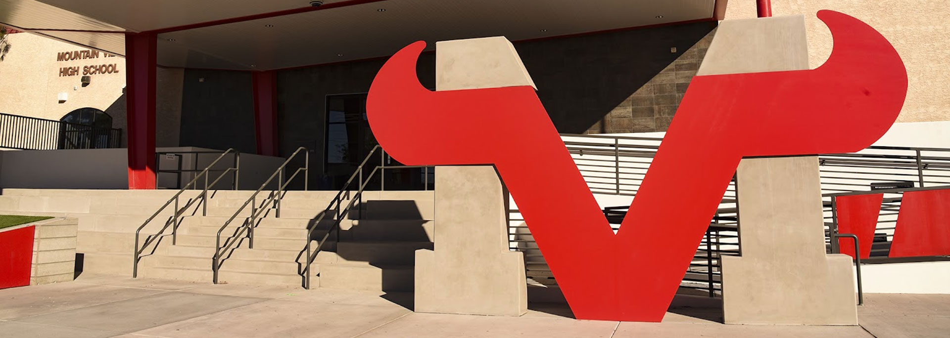
		The entrance of Mountain View High School.		